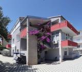 Moderní vybavená apartmani.Čisti a pořádek! Apartmány se nachází 3-4 minut chůze od pláže...