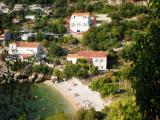 Korina Apartmány *** se nachází v bezprostřední blízkosti Dubrovníku, v malém zálivu se nach...