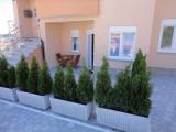 Nově postavený a moderně zařízené apartmány v klidné části bytu Pule.Prvi se nachází v p...