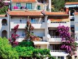 Moderní apartmány v klidné části města Makarska, v blízkosti městské pláže a centra města...
