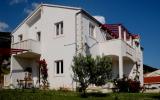 Villa Panorama je nově postavený dům v klidné části Bol s panoramatickým výhledem na bolesti...
