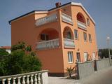 3 apartmány na krásném ostrově, velikost 85 m2 ... V tomto prostoru jsou 2 ložnice s manželskou...