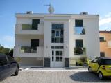 Plně vybavené a moderní apartmány 5 hvězdiček v klidné části ostrova Čiovo. Nachází třet...